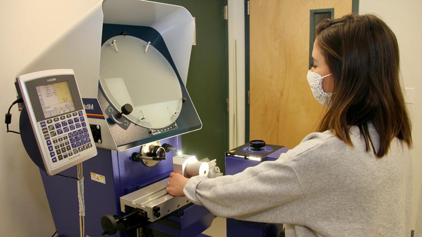 MET Student using Magnification Horizontal Projection Lens Set